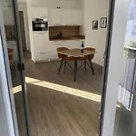 Outlet Business Zentral Modern מצינגן