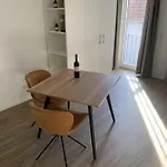 Outlet Business Zentral Modern דירה